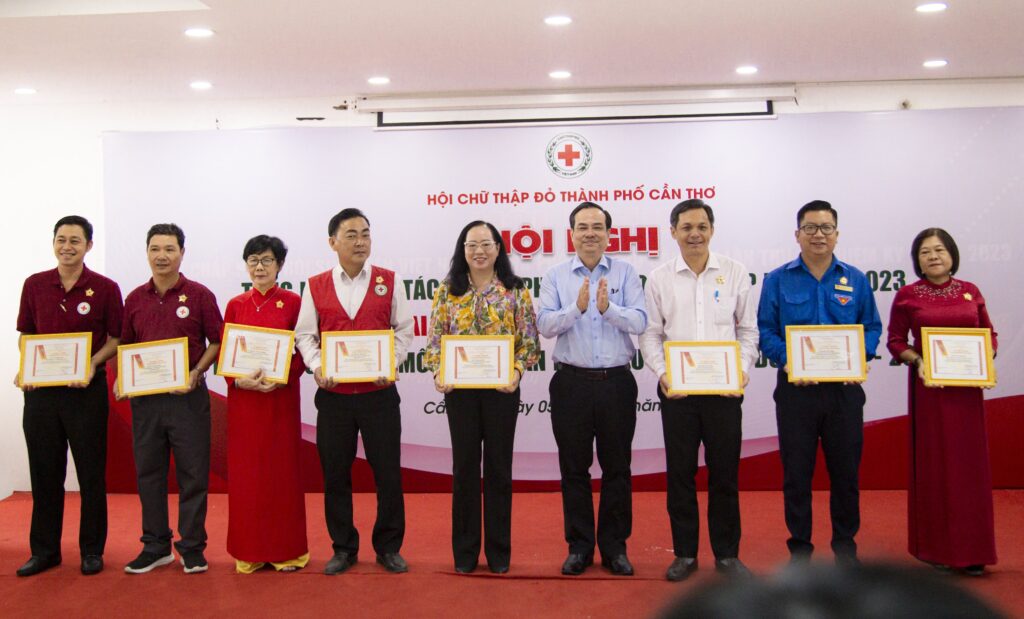 HỘI CHỮ THẬP ĐỎ VIỆT NAM