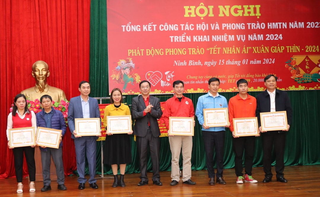 HỘI CHỮ THẬP ĐỎ VIỆT NAM
