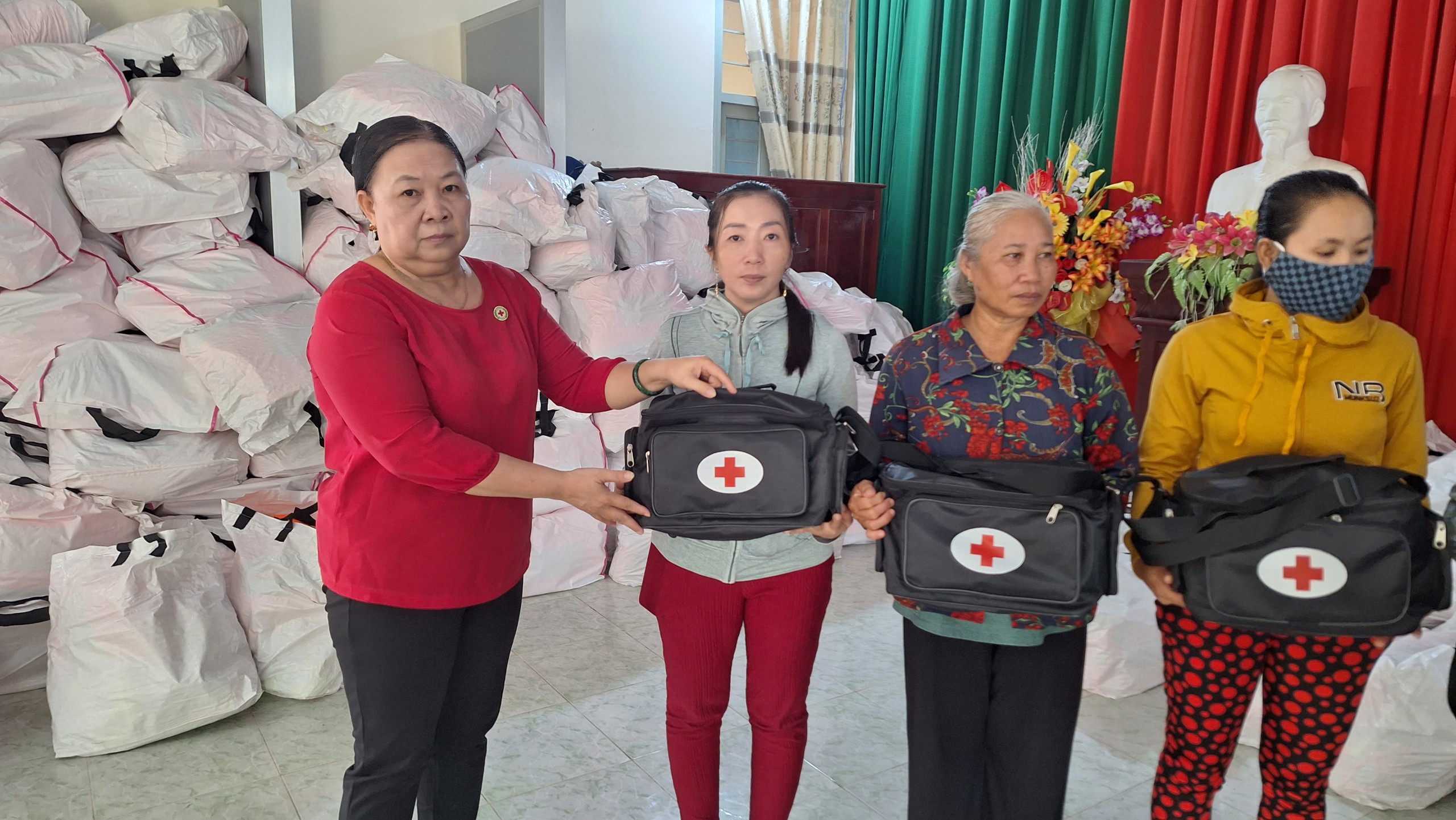 HỘI CHỮ THẬP ĐỎ VIỆT NAM