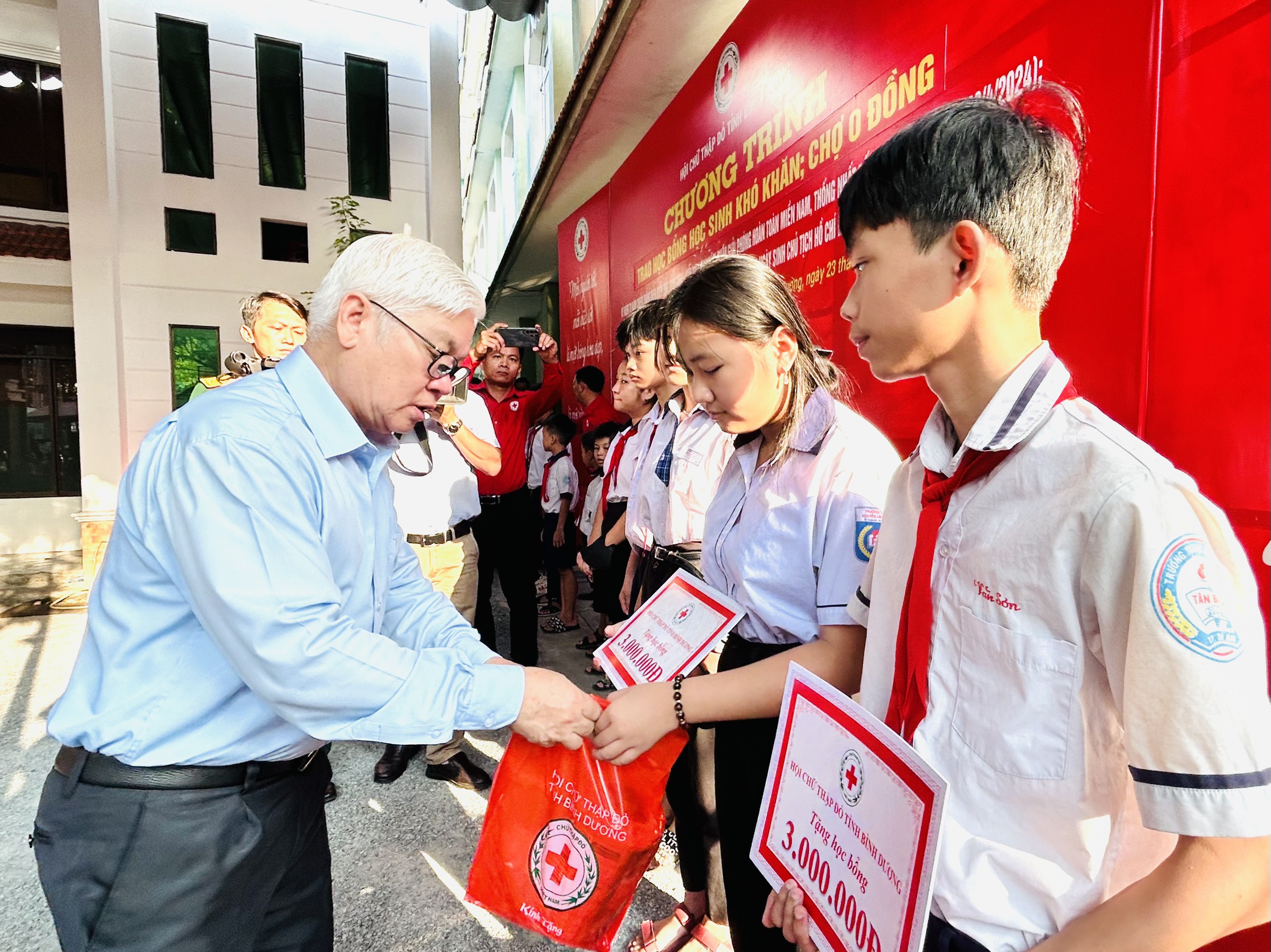 HỘI CHỮ THẬP ĐỎ VIỆT NAM