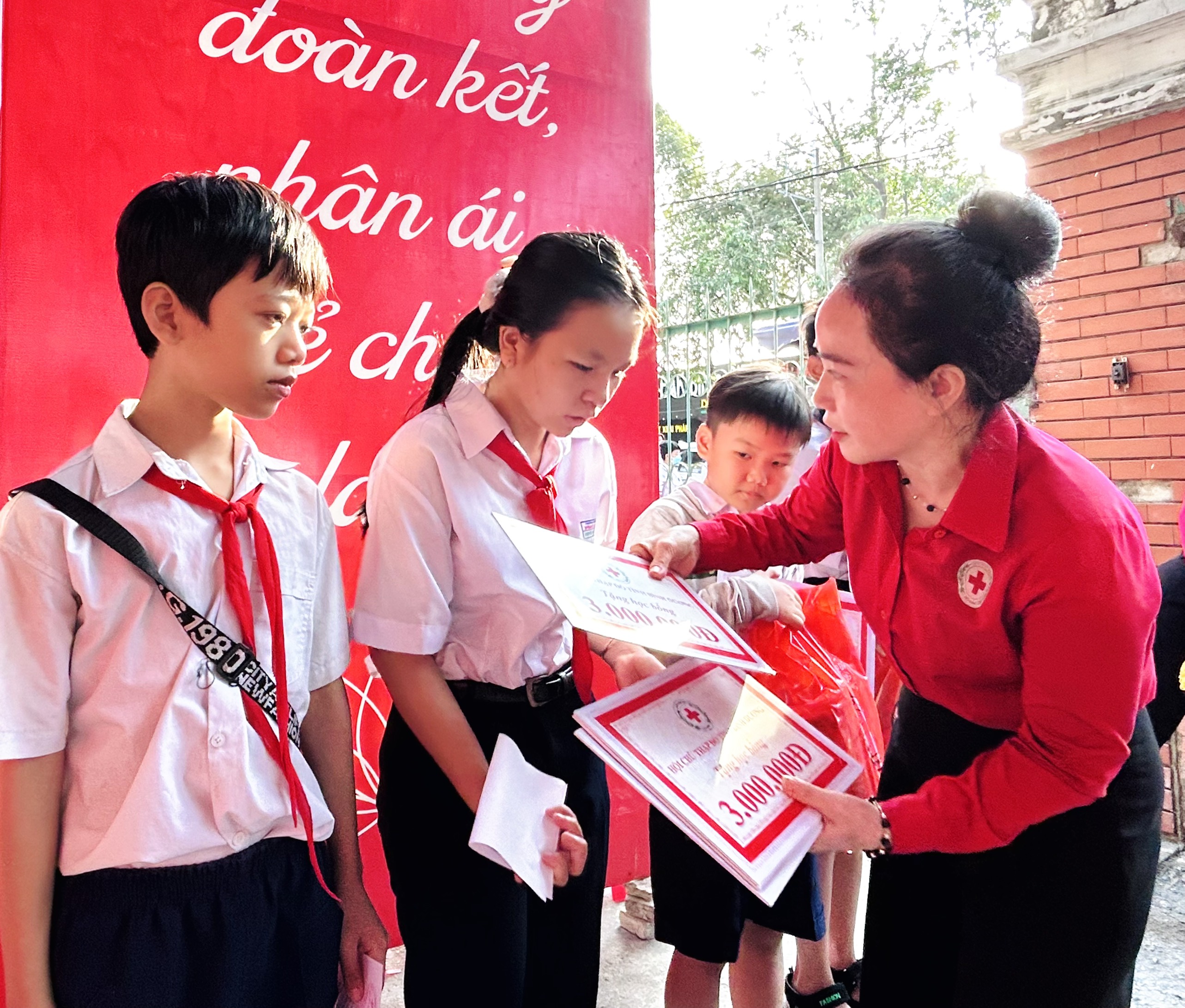 HỘI CHỮ THẬP ĐỎ VIỆT NAM