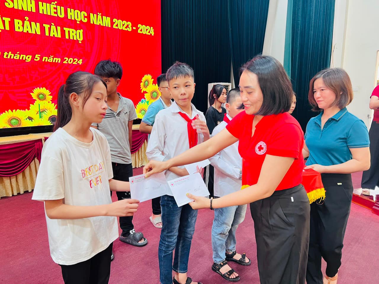 HỘI CHỮ THẬP ĐỎ VIỆT NAM