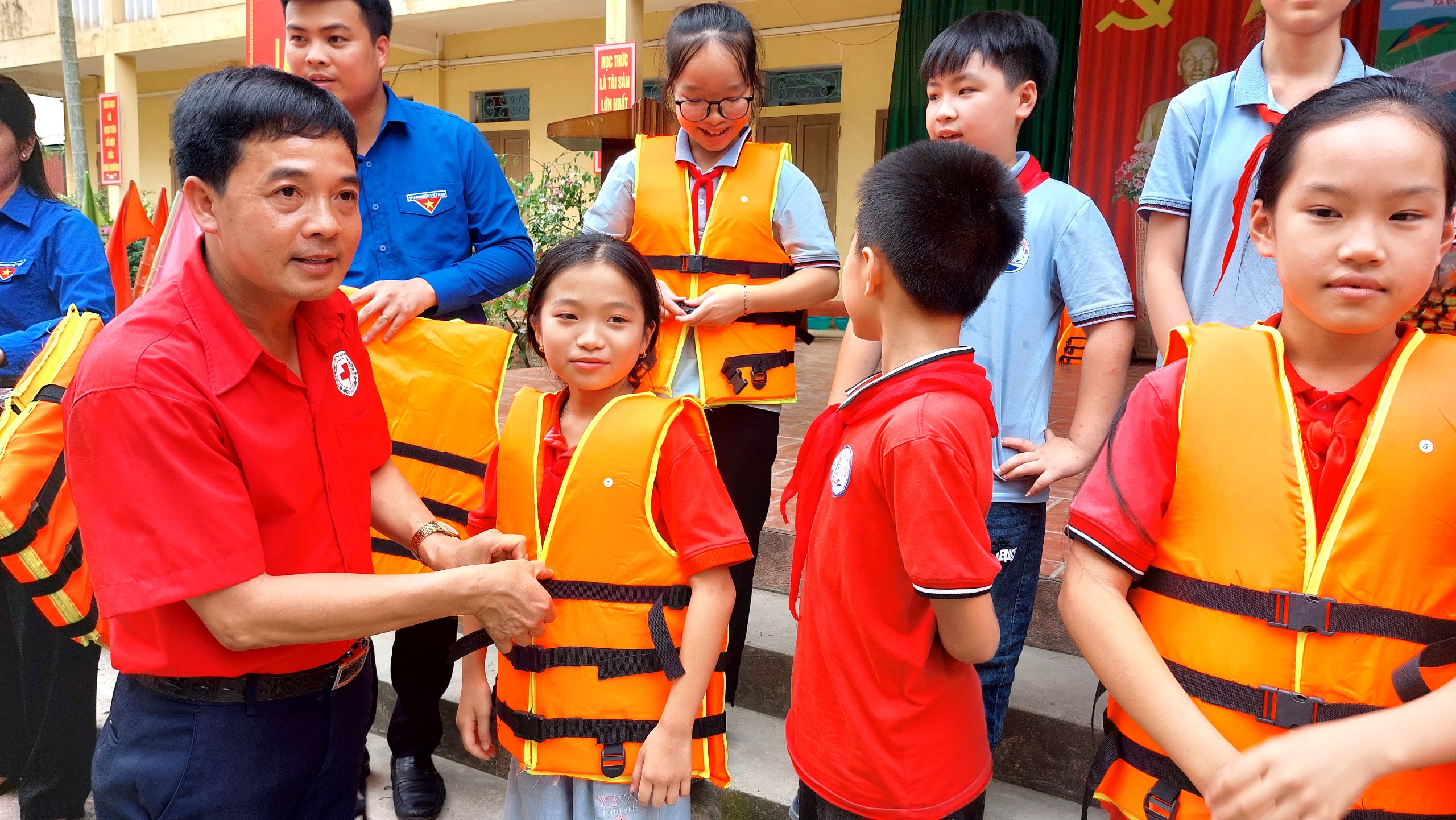 HỘI CHỮ THẬP ĐỎ VIỆT NAM