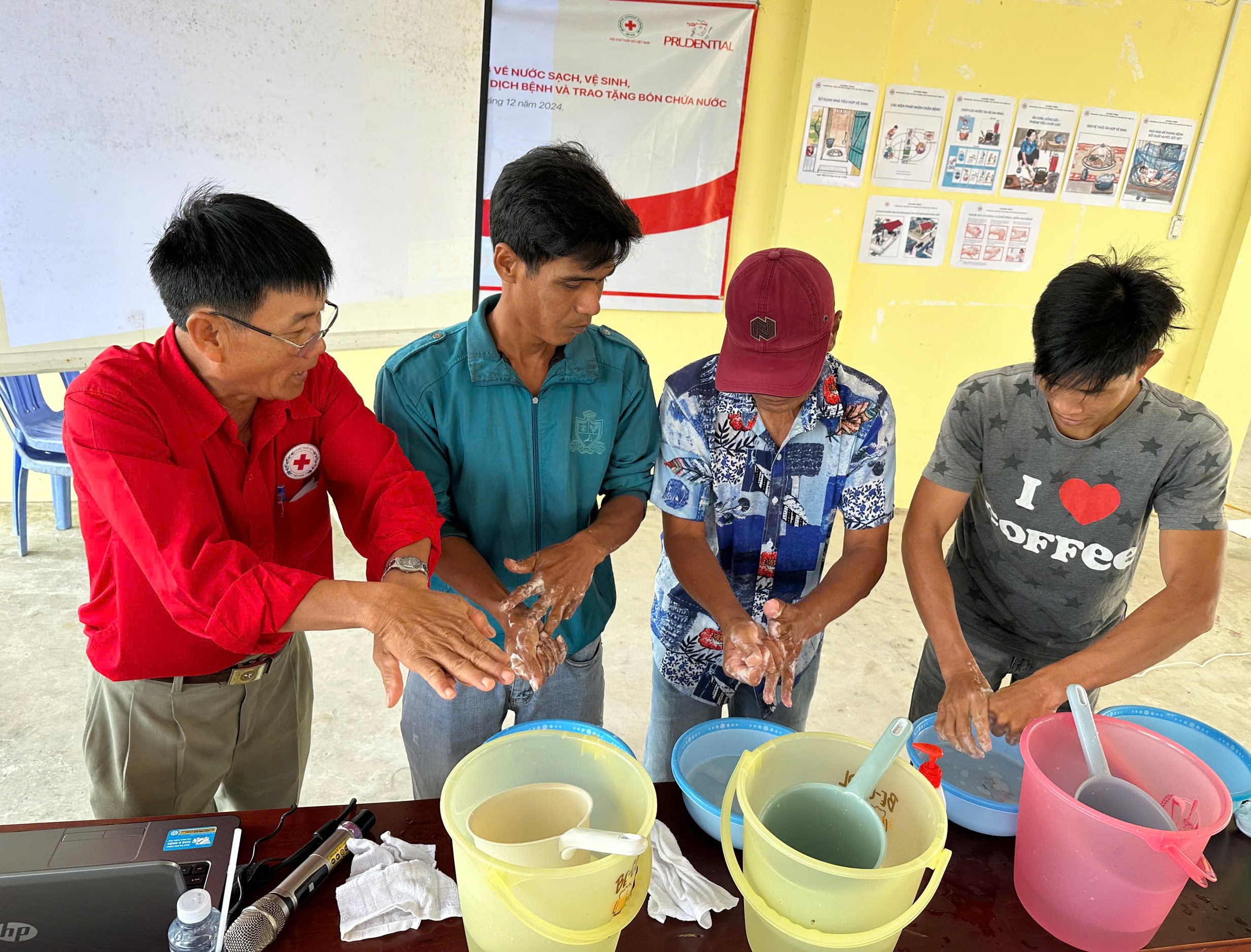 HỘI CHỮ THẬP ĐỎ VIỆT NAM