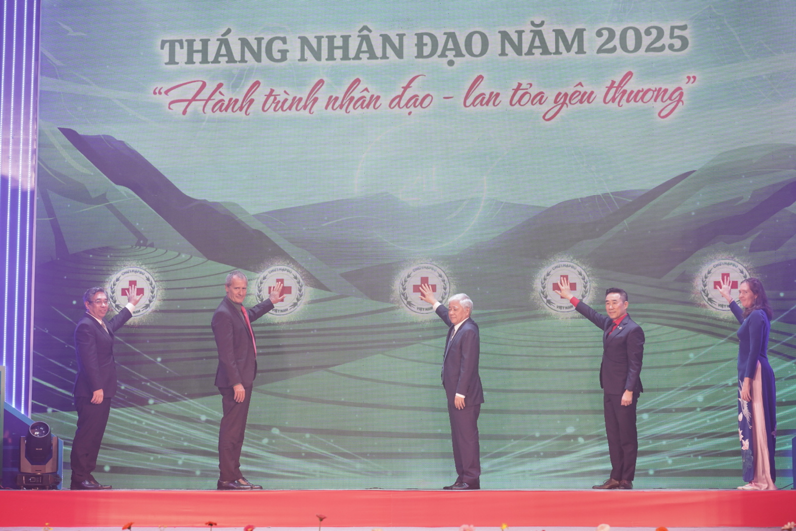 HỘI CHỮ THẬP ĐỎ VIỆT NAM