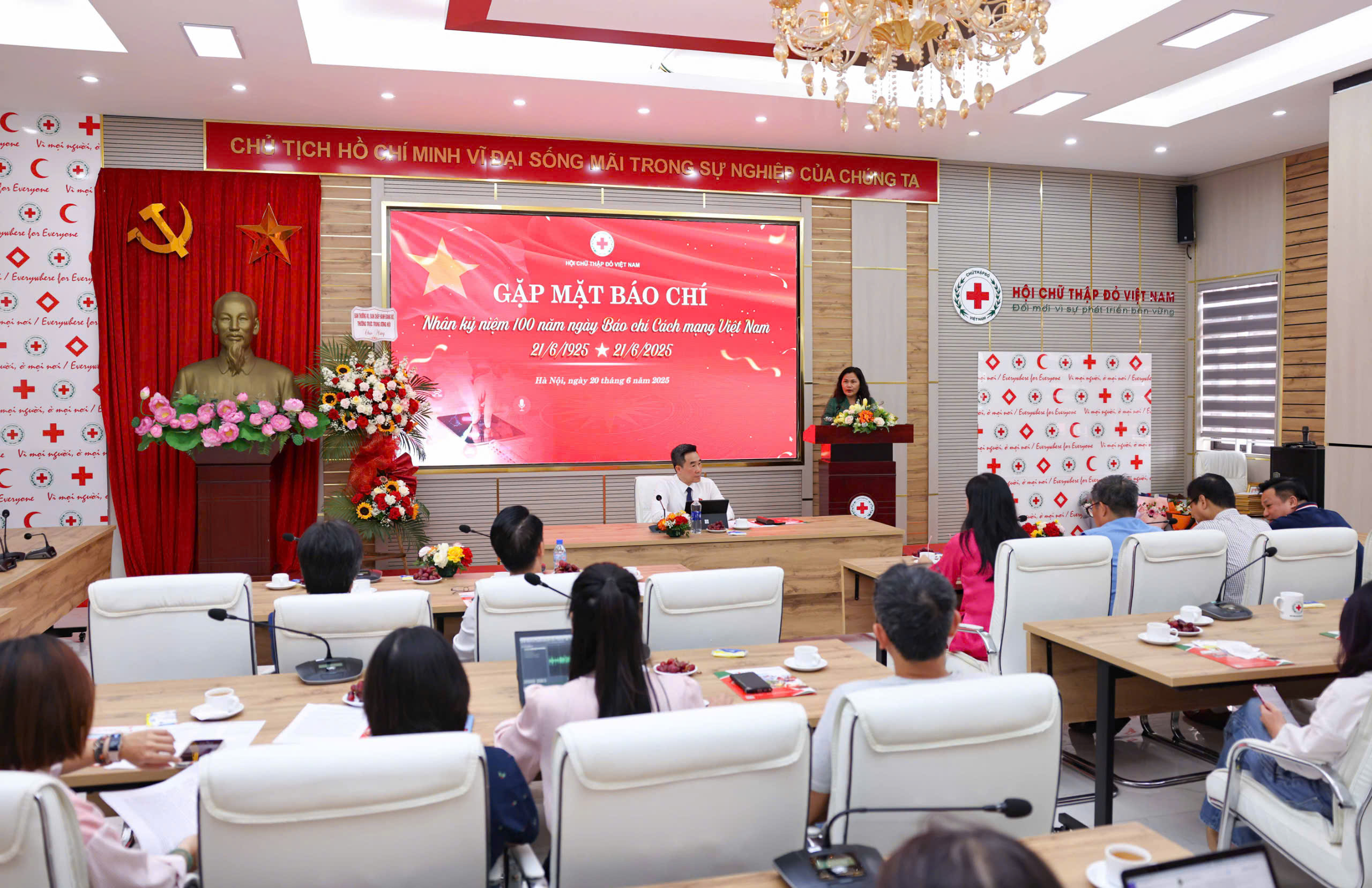 HỘI CHỮ THẬP ĐỎ VIỆT NAM
