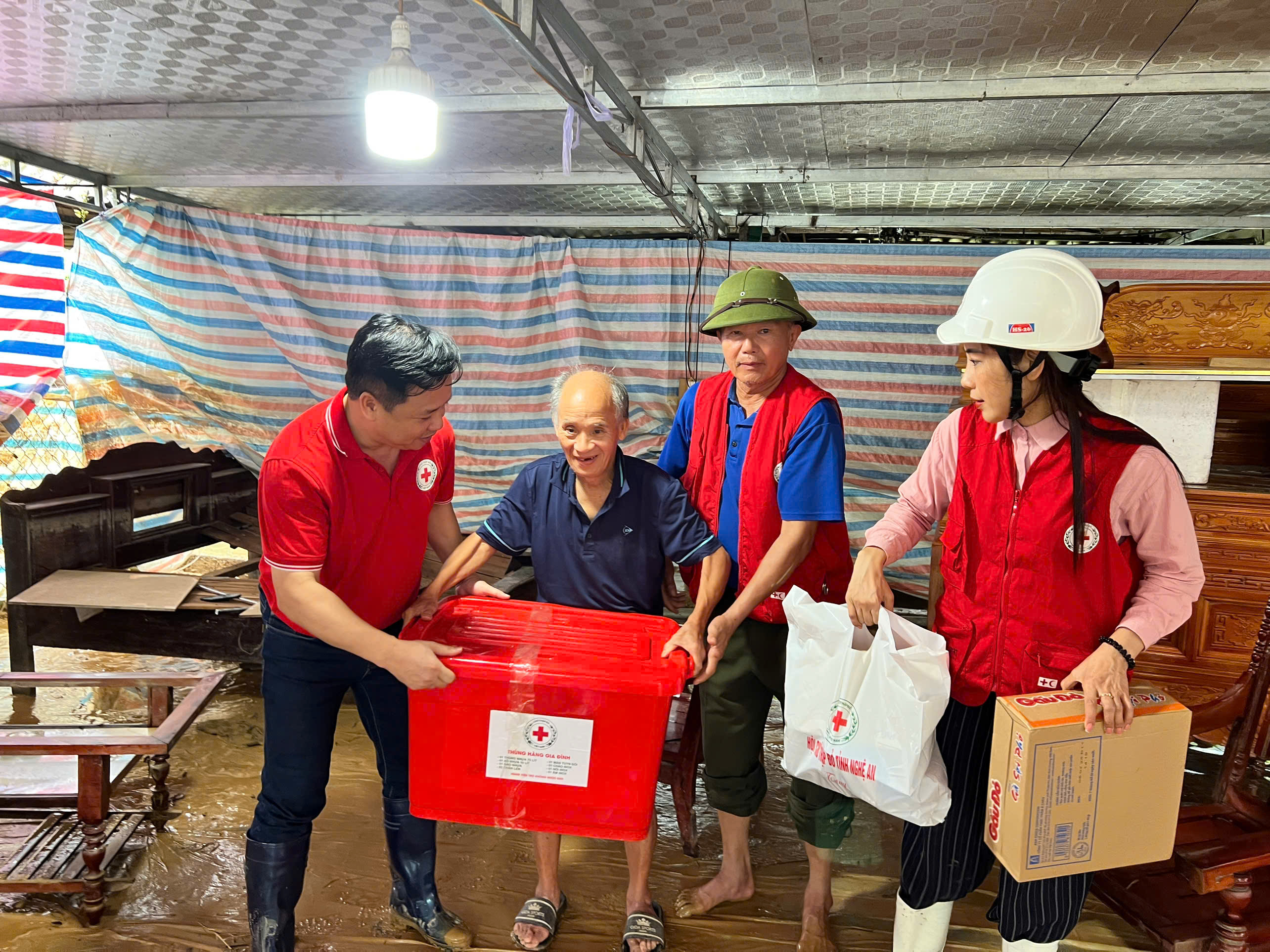 HỘI CHỮ THẬP ĐỎ VIỆT NAM