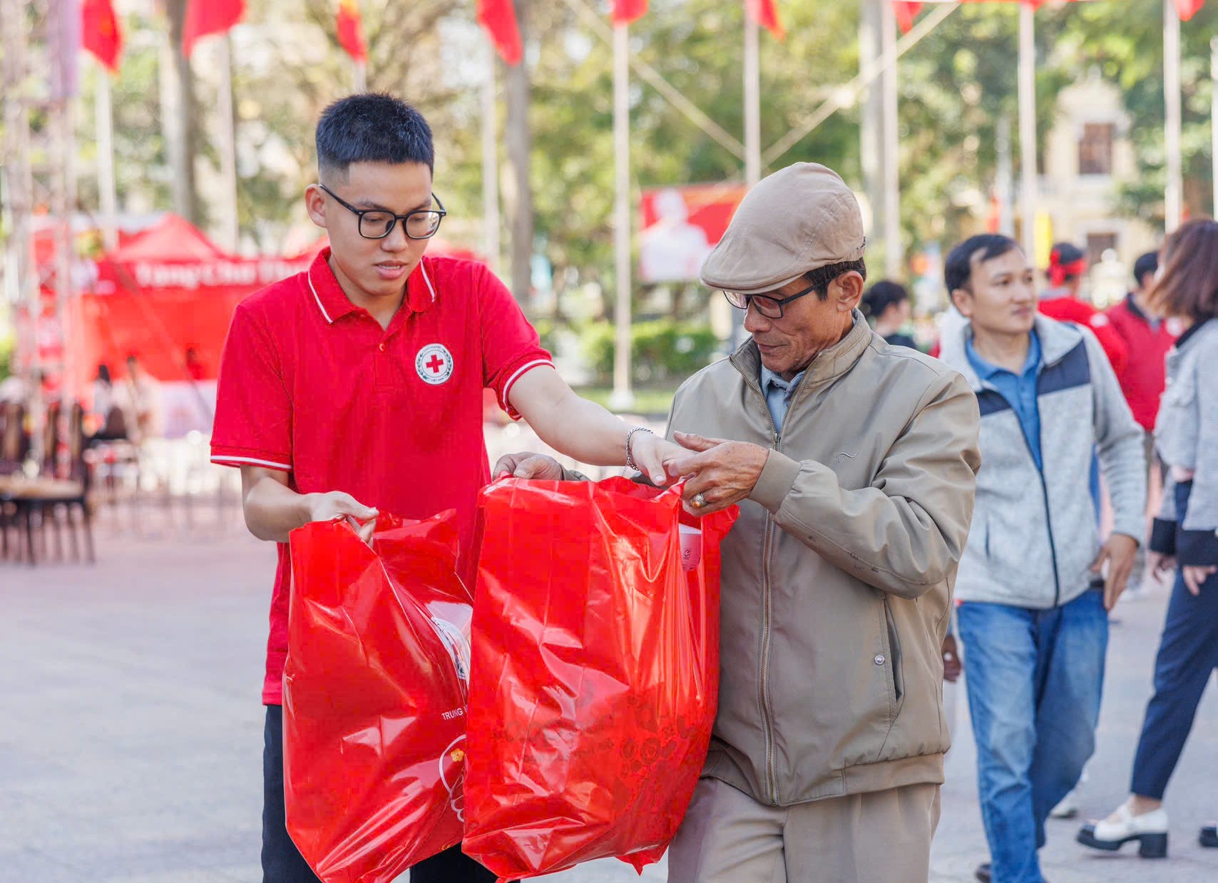 HỘI CHỮ THẬP ĐỎ VIỆT NAM