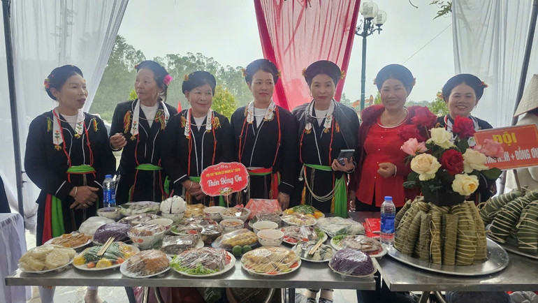 Tiết mục thi nấu cỗ của bà con dân tộc Sán Dìu. z7514466296728-d9521e257d4f2c059f60d011be27a691.jpg