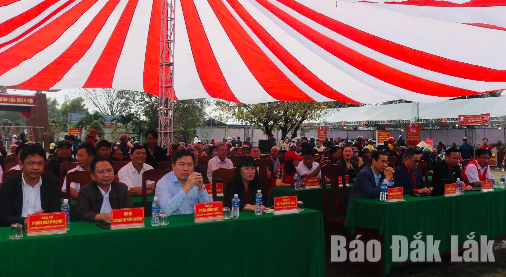 Các đại biểu tham dự chương trình.