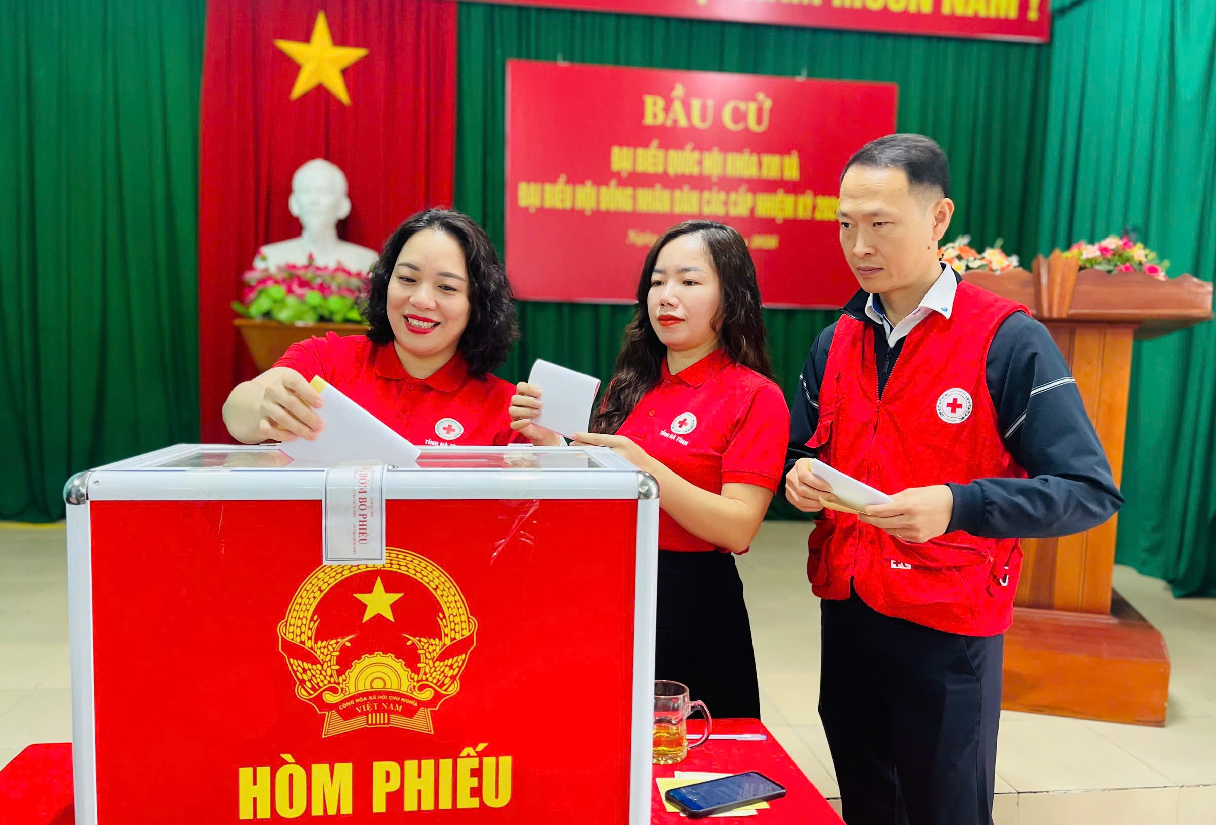 HỘI CHỮ THẬP ĐỎ VIỆT NAM