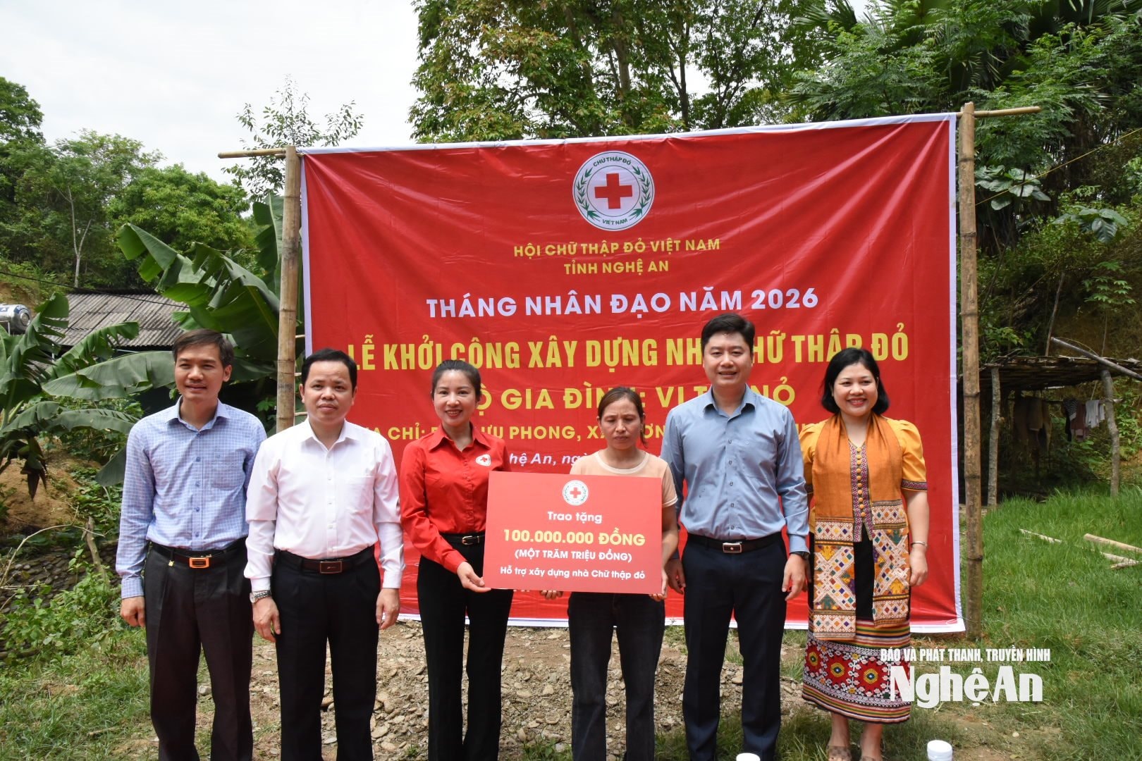 Bản Lưu Phong có 3 hộ nghèo đặc biệt khó khăn được Hội Chữ thập đỏ tỉnh hỗ trợ mỗi hộ 100 triệu đồng làm nhà ở. Ảnh: Hoài Thu